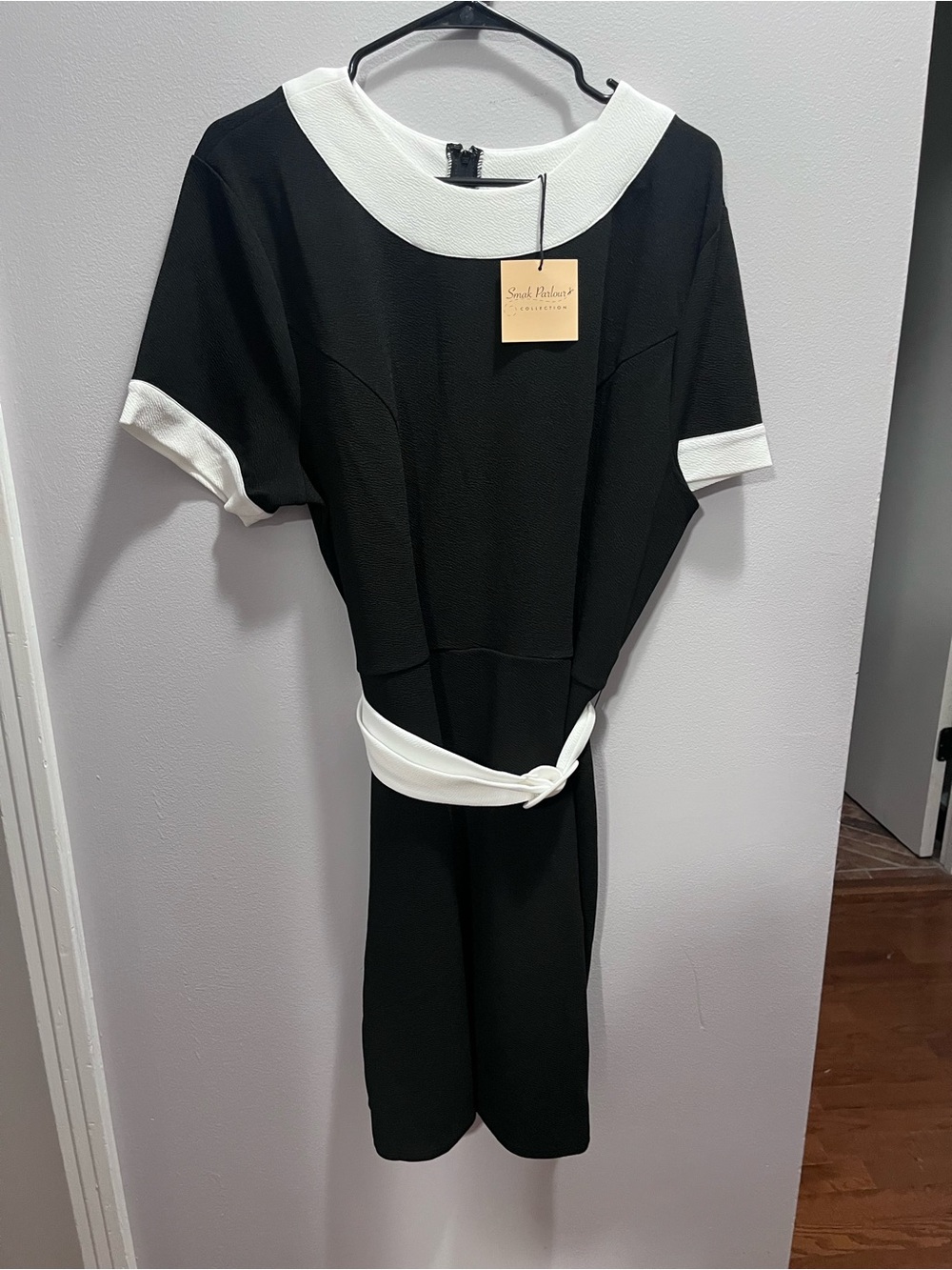 Unique Vintage Black & White Short Sleeve Dress